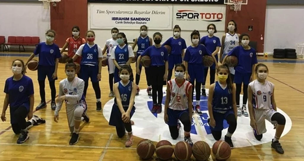 Canik Belediyespor Kulübü Yasaklarda Bile Durmuyor
