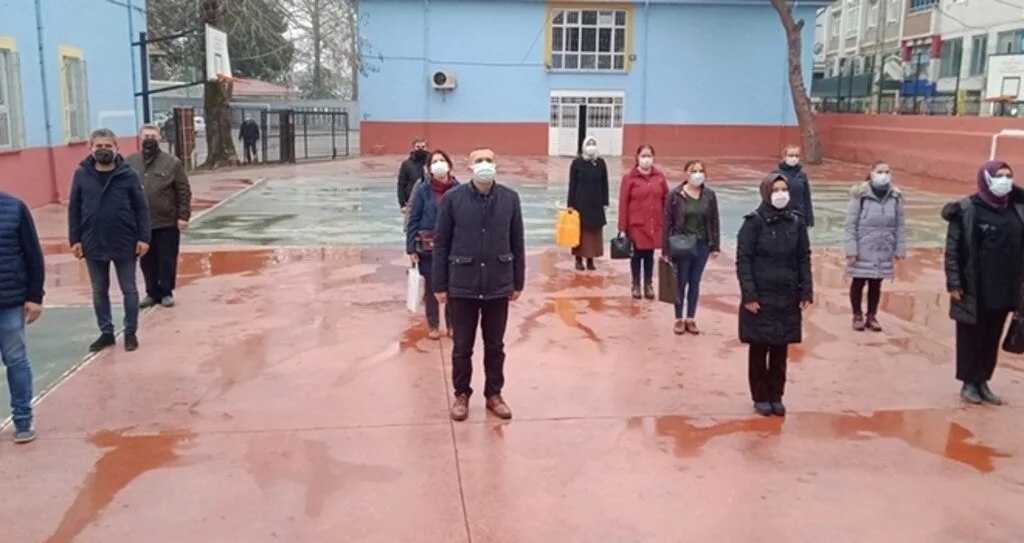 Çarşamba’da okullarda bayrak töreni