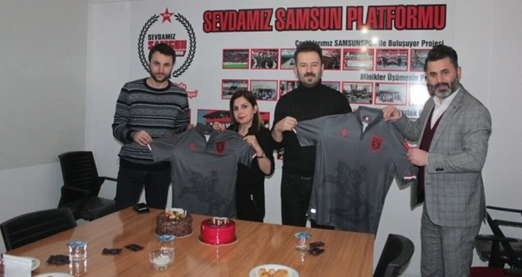 Doğum günü hediyesi Samsunspor forması