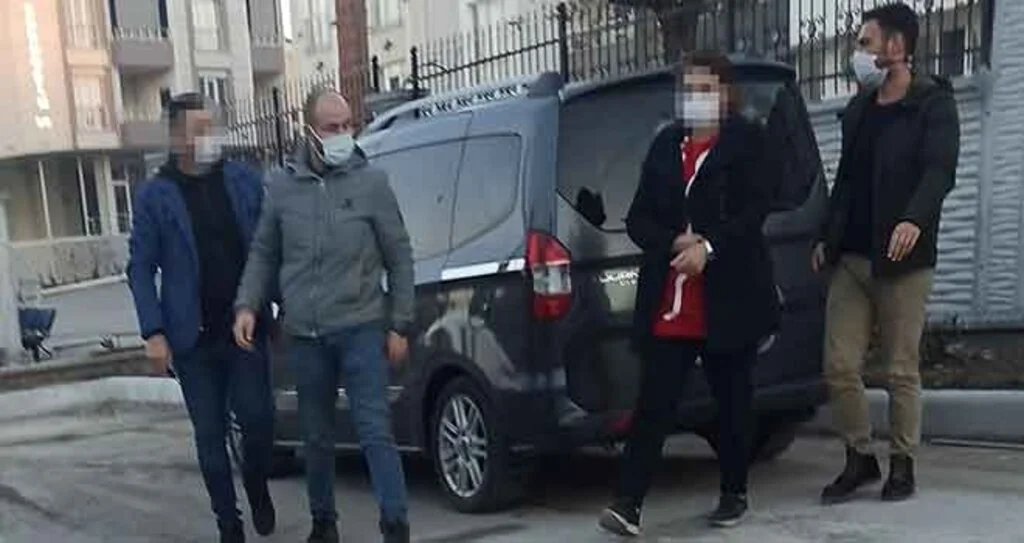 Düşük ayarlı bilezikleri 22 ayar diye satan 3 kişi yakalandı