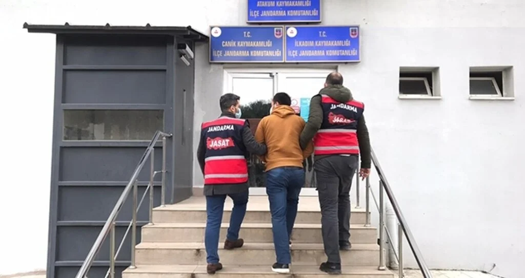 Firari hükümlü yakayı ele verdi