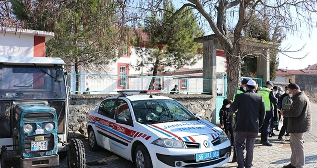 Havza'da cuma namazında traktör sürücülerine uyarı