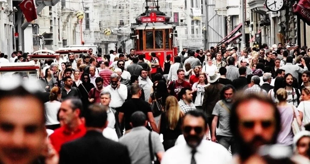 İstanbulluların Yüzde 56.5'i Geçinecek Kadar Kazanamıyor