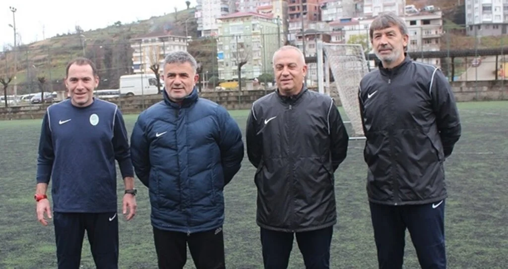 Kadıköyspor'un başarılı antrenörlerinden Orhan Anıl Pazarspor'la Anlaştı