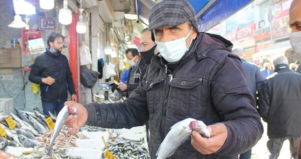Kısıtlama öncesi vatandaş balığa akın etti