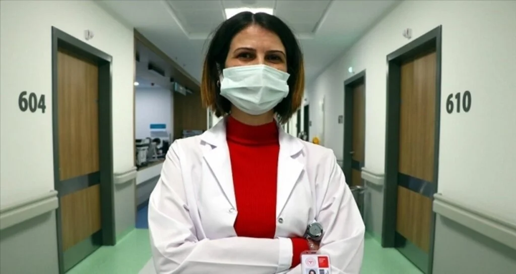 'Kızımın da Kovid-19 olduğunu öğrenince dünyam başıma yıkıldı'