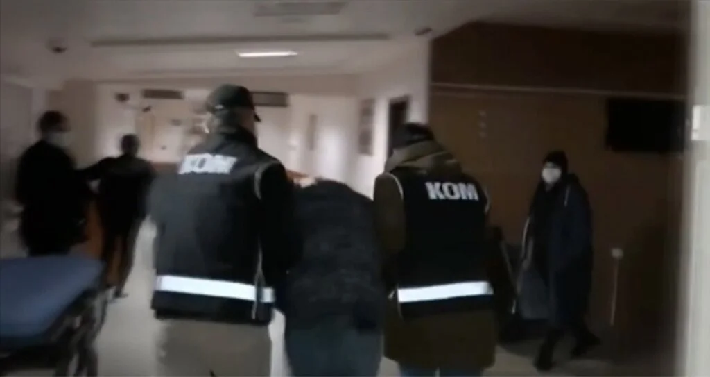KKTC'de yakalanan FETÖ'nün mahrem imamı Türkiye'ye getirildi