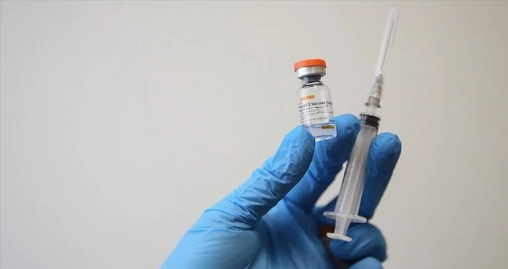 Klinik Mikrobiyoloji Uzmanlık Derneği Başkanı Erensoy: Sevdiklerimizi kaybetmek istemiyorsak mutlaka aşı yaptırmalıyız