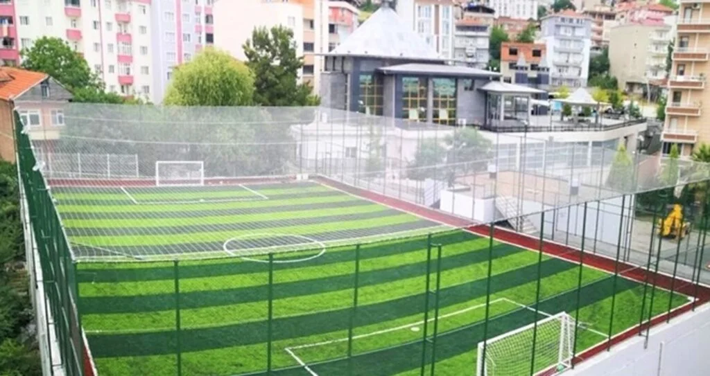 Kökçüoğlu Mahallesi'ne halı saha