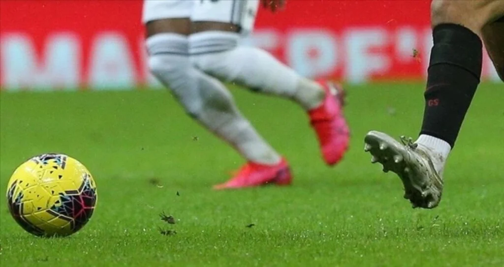 Lider Beşiktaş derbi maçta Galatasaray'ı konuk edecek