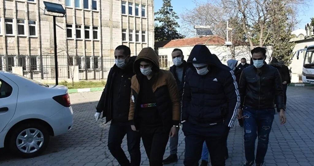 Samsun'daki DEAŞ operasyonunda yakalanan yabancı uyruklu 11 şüpheli adliyede