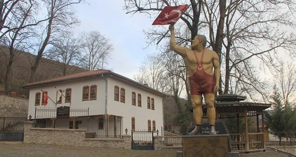 Türk güreşinin efsanesi: Yaşar Doğu