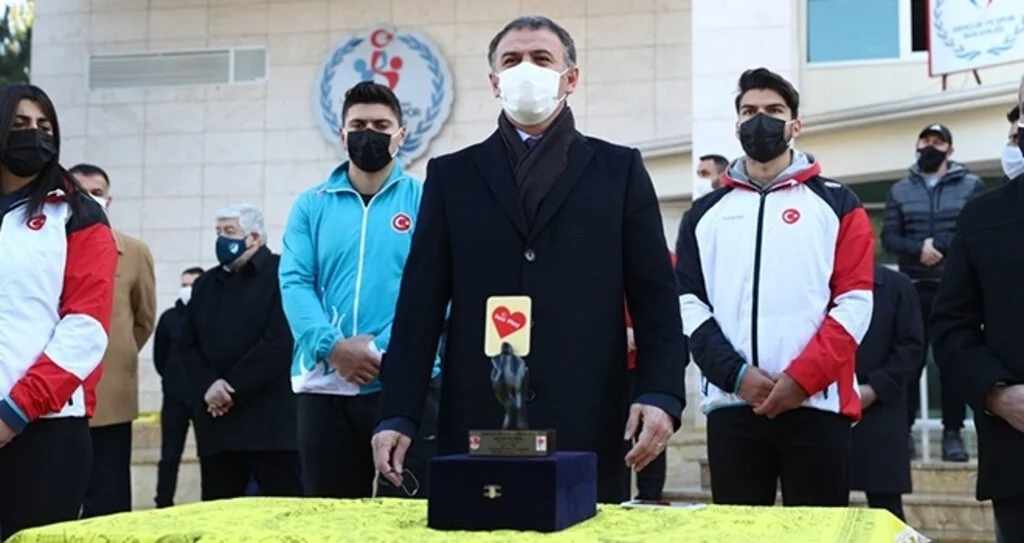 Vali Balcı'ya 'Şeref Diploması' Ödülü