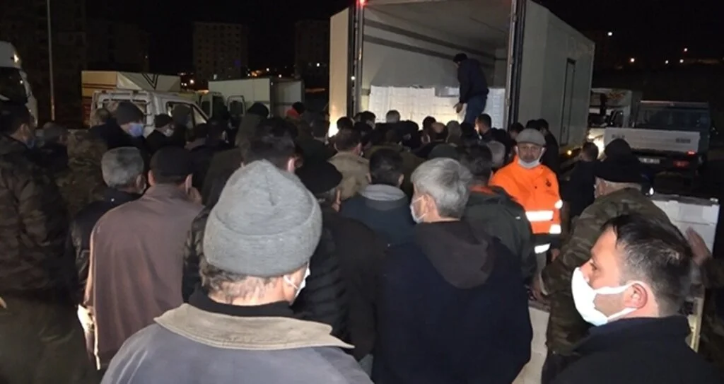 Yasak öncesi hamsilere yoğun ilgi