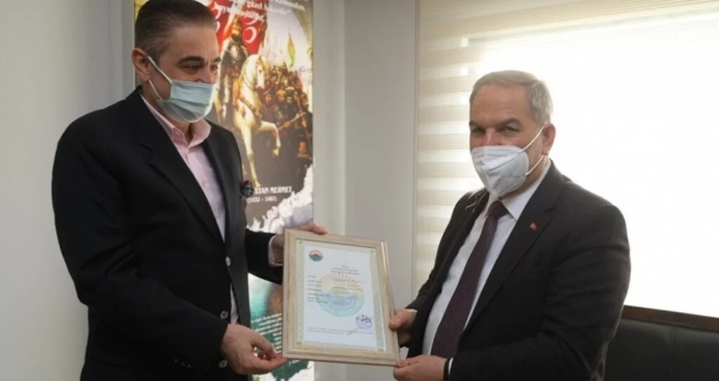 Yeni yılın ilk iş yeri açma ruhsatını Başkan Demirtaş takdim etti