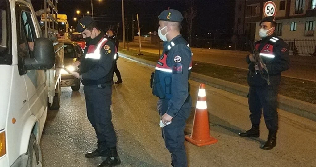 Yılbaşı akşamı jandarmadan sokağa çıkma kısıtlaması uygulaması
