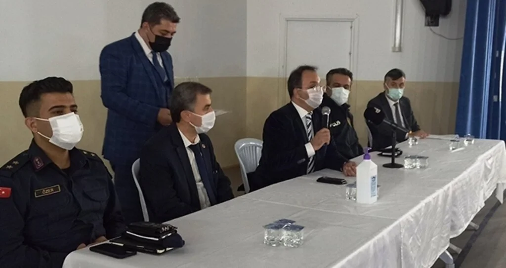 Bafra’da muhtarlarla “aşı bilgilendirme” toplantısı