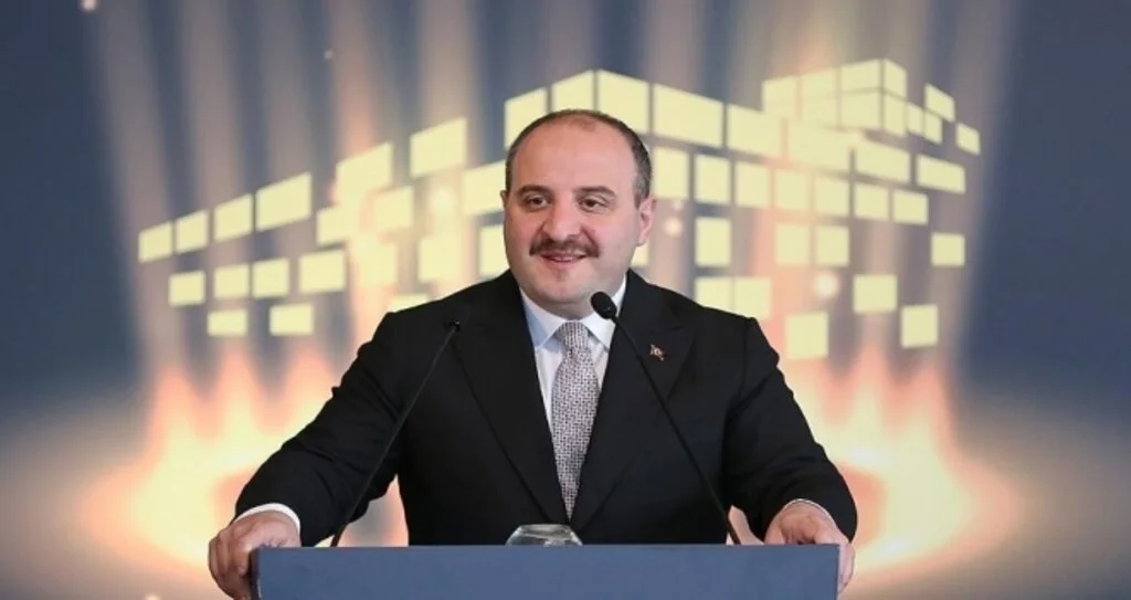 Bakan Varank gençleri 'Milli Uzay Programı'nı takip etmeye davet etti