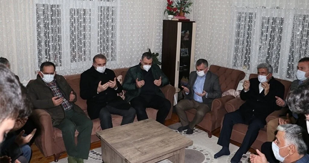 Başkan Demir ve Milletvekili Çilez'den Havza Belediyesi çalışanının ailesine taziye ziyareti