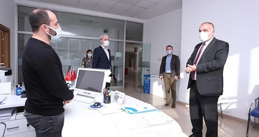 Başkan Sandıkçı: “Çalışanlarımızla, ilçe halkımızla kocaman bir aileyiz”
