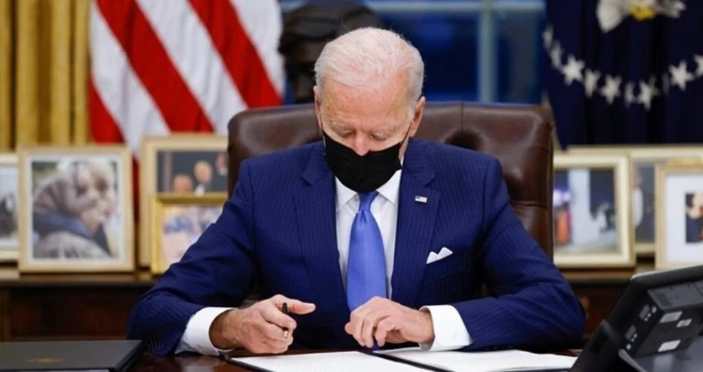 Biden, Trump’ın kararlarını tek tek iptal ediyor
