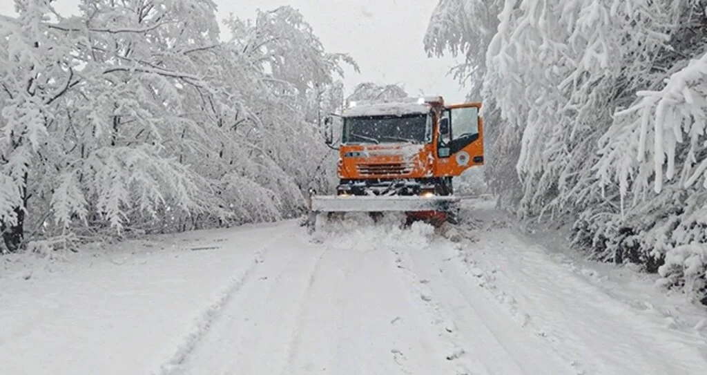 Büyükşehir kapalı yolları açtı