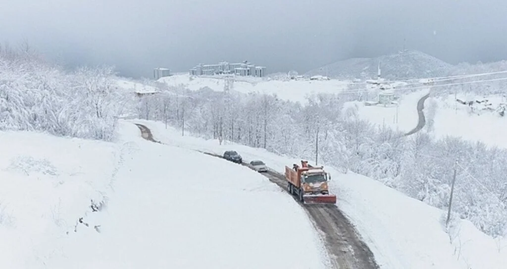 Büyükşehir'den kar mesaisi