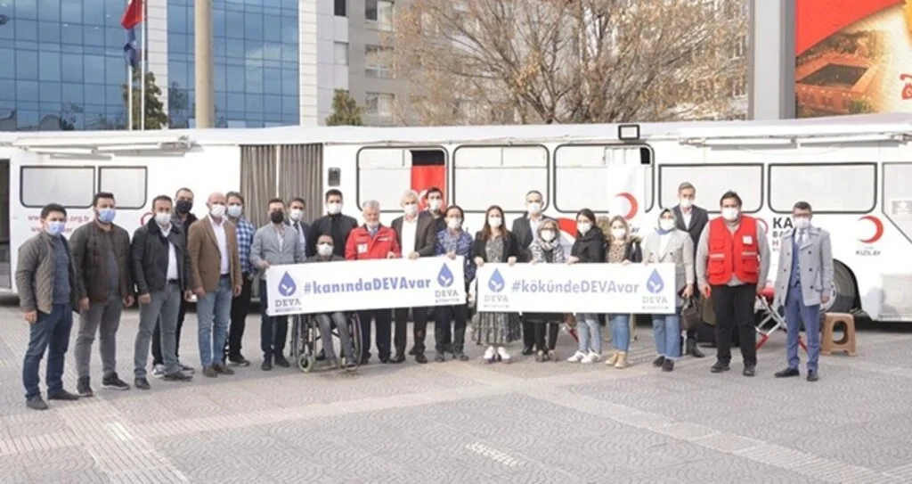 DEVA üyelerinden kan bağışı 