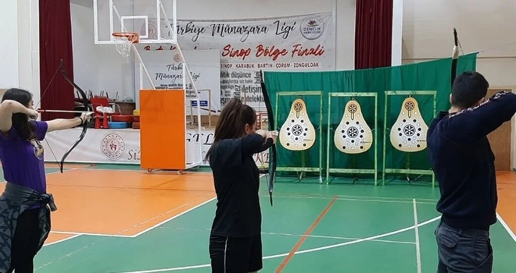 Geleneksel Türk okçuluğu Sinoplu gençlerle buluştu
