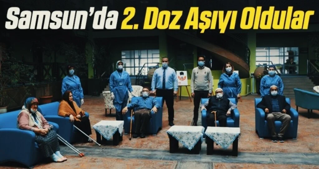 Huzurevi sakinlerinden aşı yapan sağlıkçılara sevgi seli