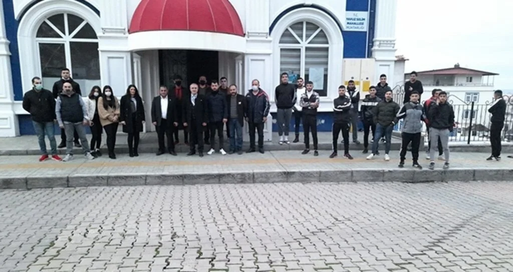 İlk Parti romanların sorunlarını dinledi 