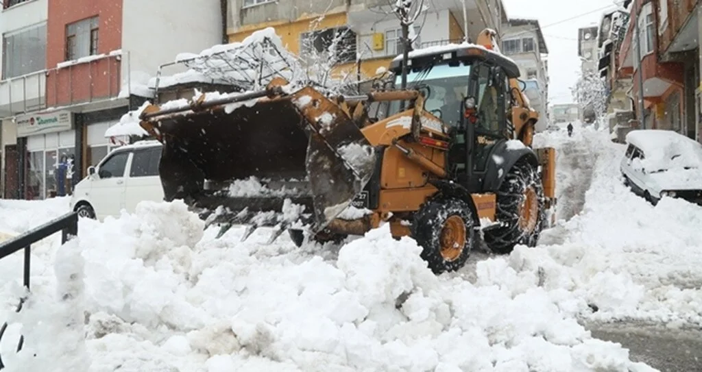 İlkadım'da yoğun kar mesaisi