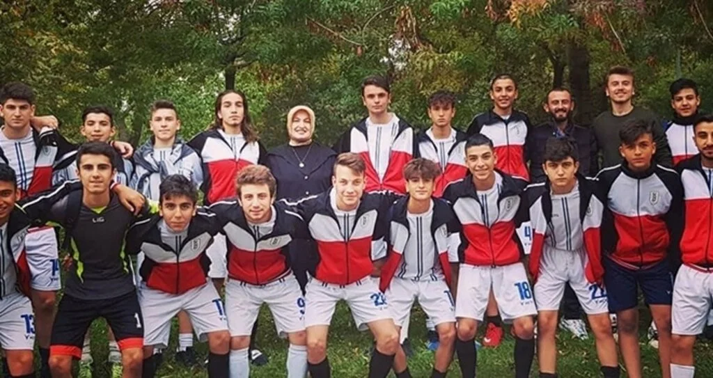 Karşıyakaspor Tenis ve Yüzmede De Var