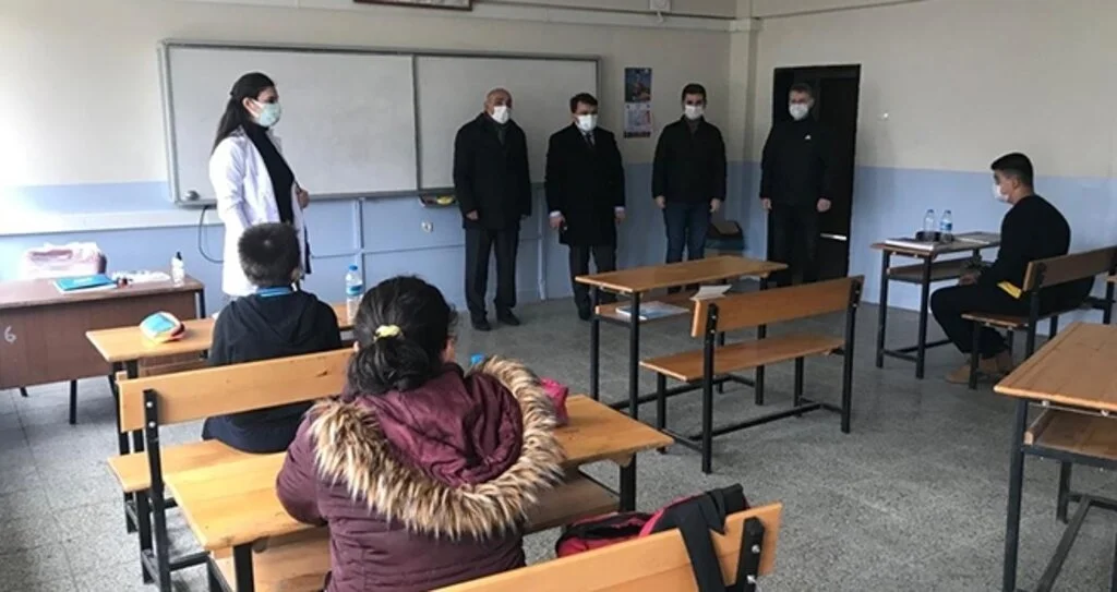 Kaymakam Saygılı okulları denetledi 