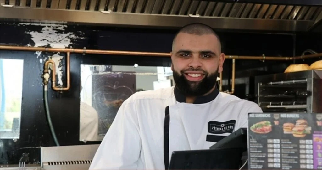 Müslüman restoran sahibi Fransız öğrencilere ücretsiz yemek veriyor