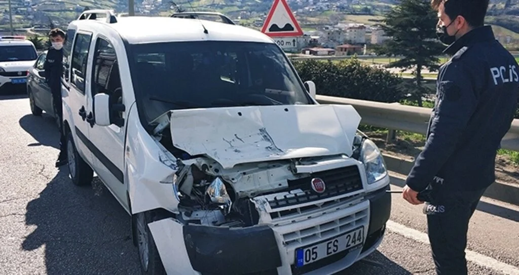 Samsun'da hafif ticari araç kamyonete çarptı: 1 yaralı