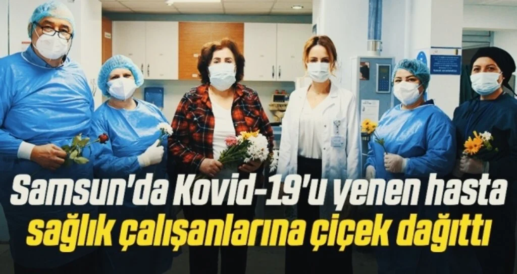 Samsun'da Kovid-19'u yenen hasta sağlık çalışanlarına çiçek dağıttı