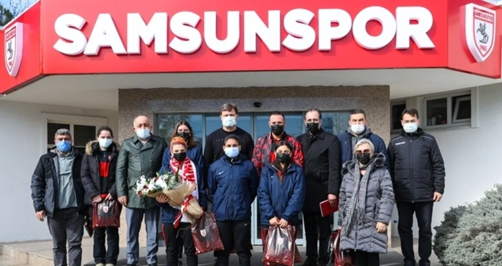 Samsun'un 'Altın Kızları' Samsunspor'u ziyaret etti