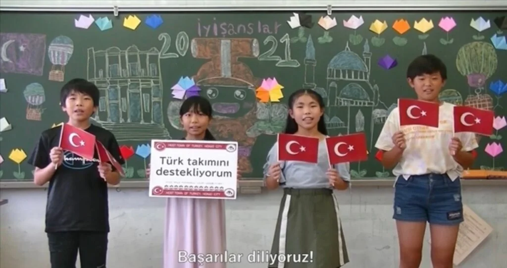 Tokyo Olimpiyatları öncesinde Japonya’da Honjo şehri Türk bayraklarıyla süslendi