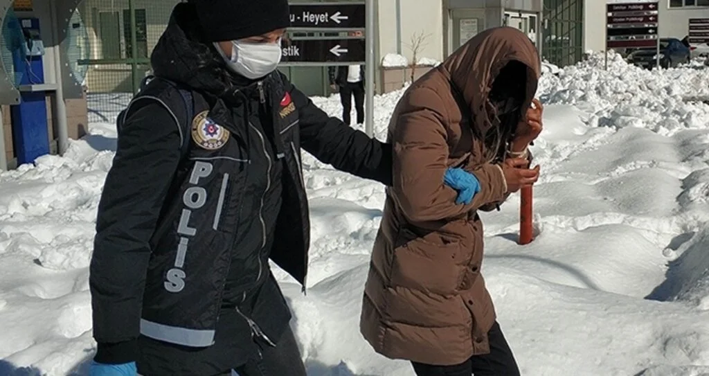 Uyuşturucu haplarla yakalanan genç kadına adli kontrol
