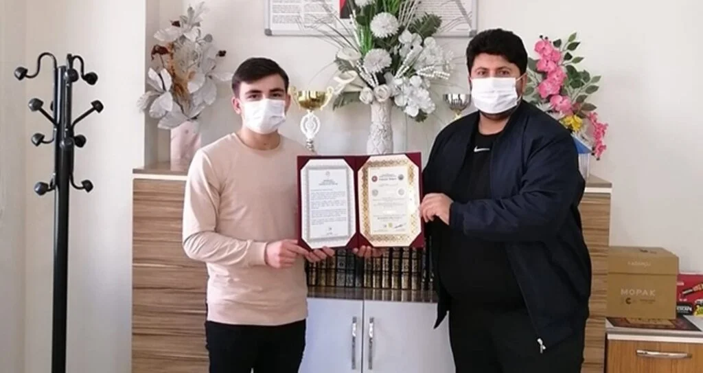 Uzaktan eğitimle hafız oldular