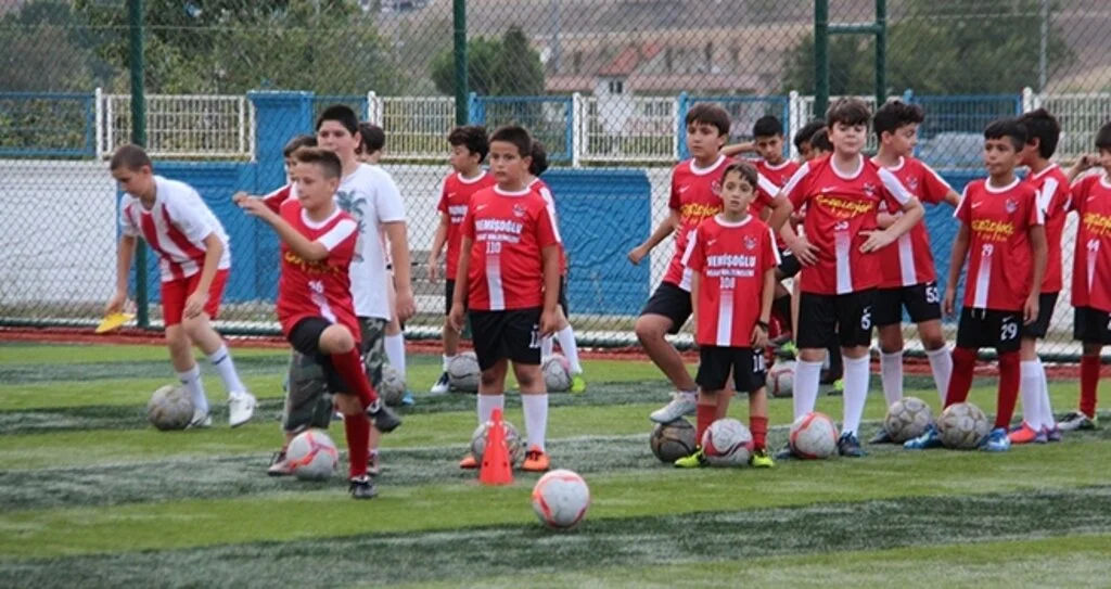 Yeşil Sahalara Hasret Kaldılar