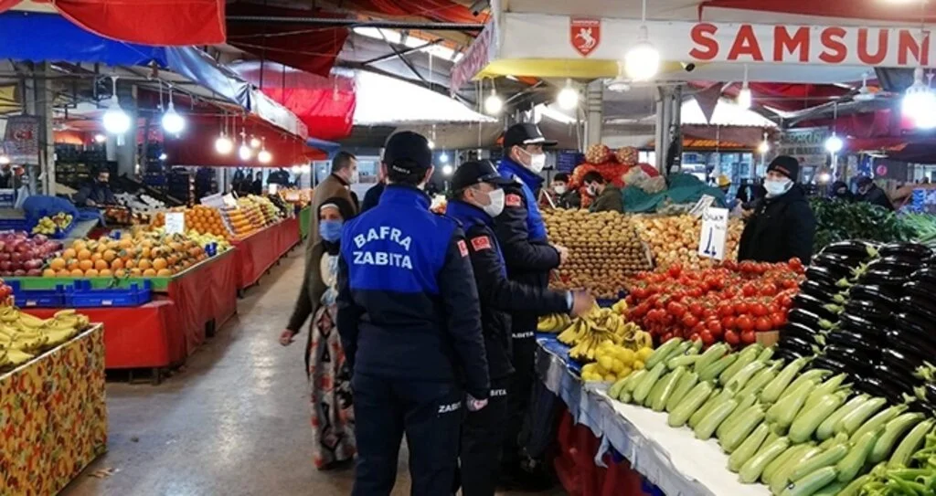 Bafra'da pazarlara  zabıtalardan denetim 
