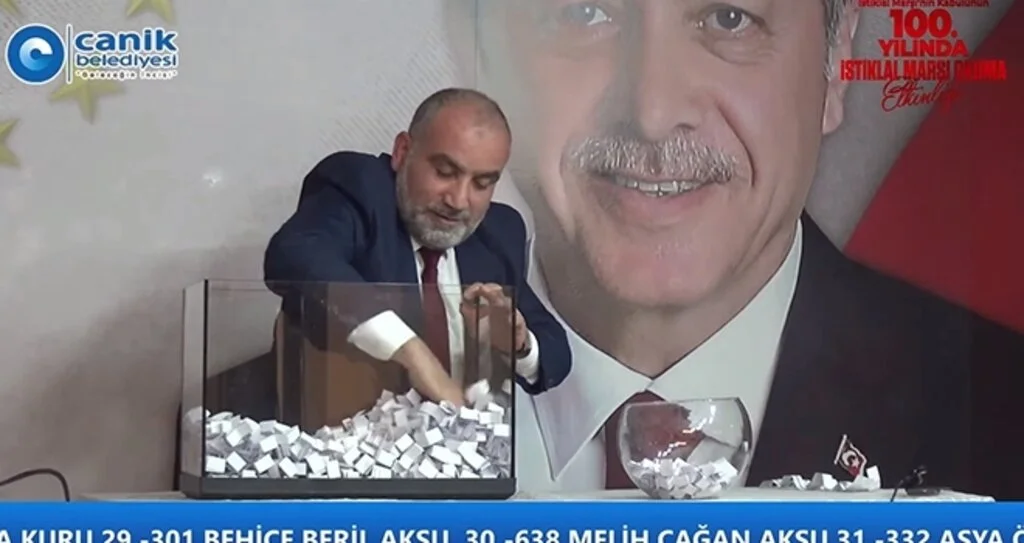 Canik'in İstiklal Marşı okuma etkinliğine 900 kişi katıldı