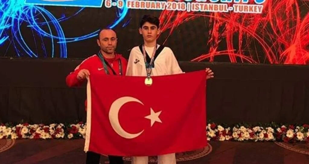 Cemil Tarık Altıngöz'den Gümüş Madalya