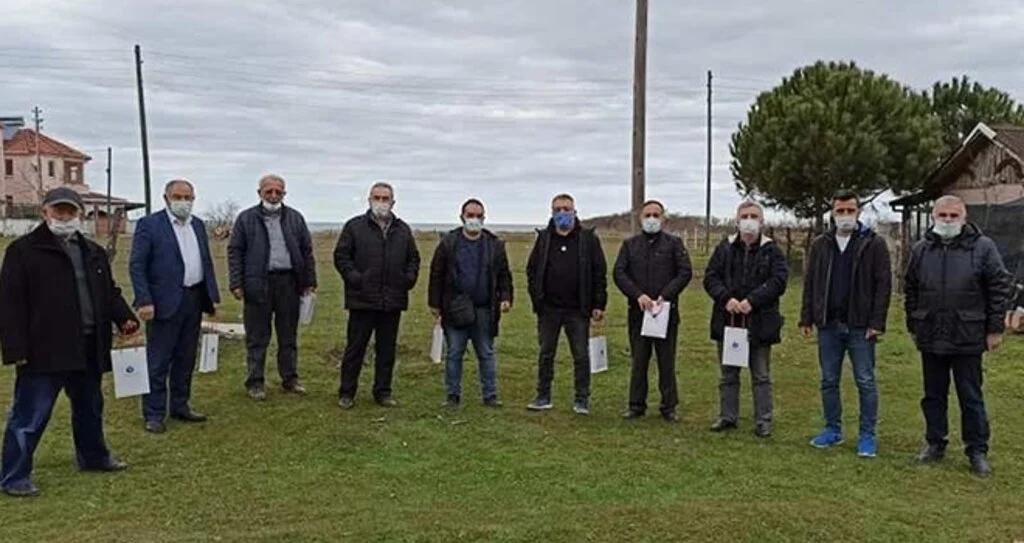 Emekli olan öğretmenlere teşekkür plaketi