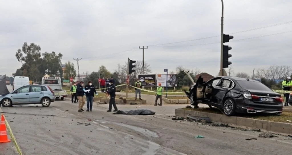 Feci kaza baba ile oğlu ayırdı