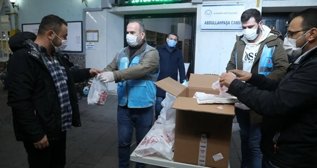 İlkadım'dan kandil simidi ikramı