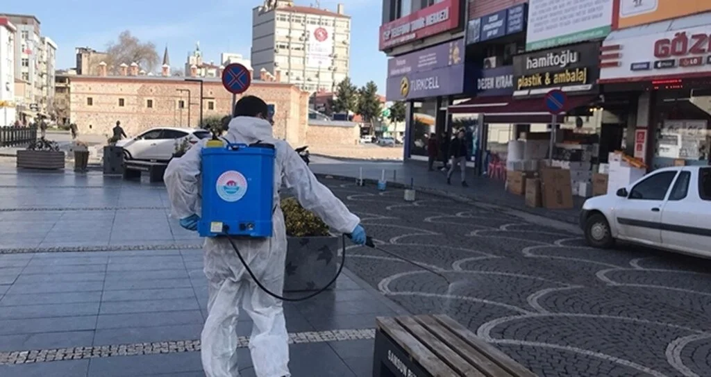 İlkadım’ın dört bir yanı dezenfekte ediliyor
