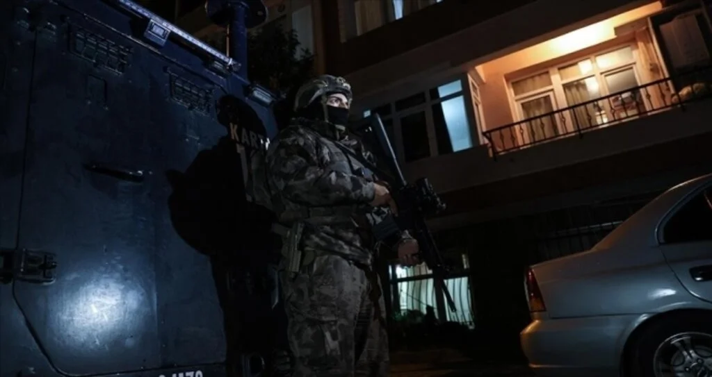 İstanbul'da terör örgütü DEAŞ'a yönelik operasyonda 8 şüpheli yakalandı